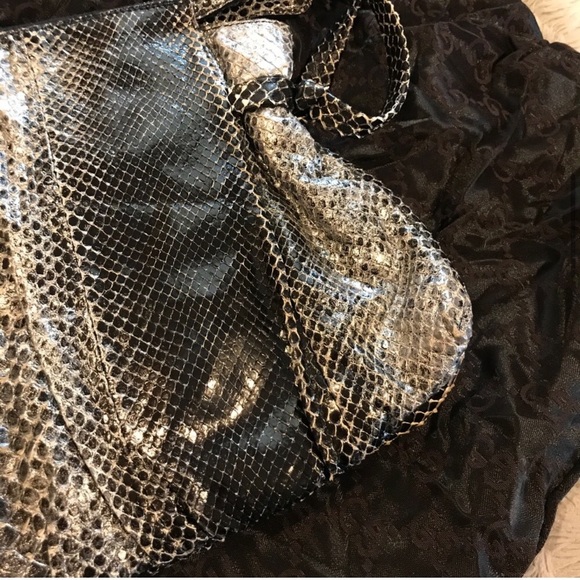 Gucci Python Histeria Clutch - Picture 9 of 16